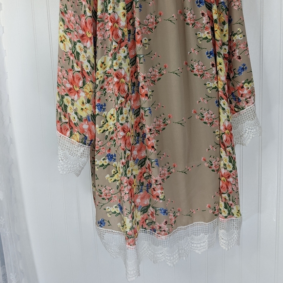 BOUTIQUE Crochet Trim Floral Kimono Sz L - Picture 9 of 12
